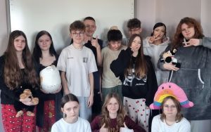 Uczniowie z klasy 8a: Karolina, Roksana, Bartek, Tomek, Filip, Alex, Weronika, Karolina, Natalia, Laura, Lena, Natalia