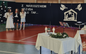 Patrycja Jezusek, Zuzia Kowalska z kl. 6c i Natalia Poloczek z kl.6a